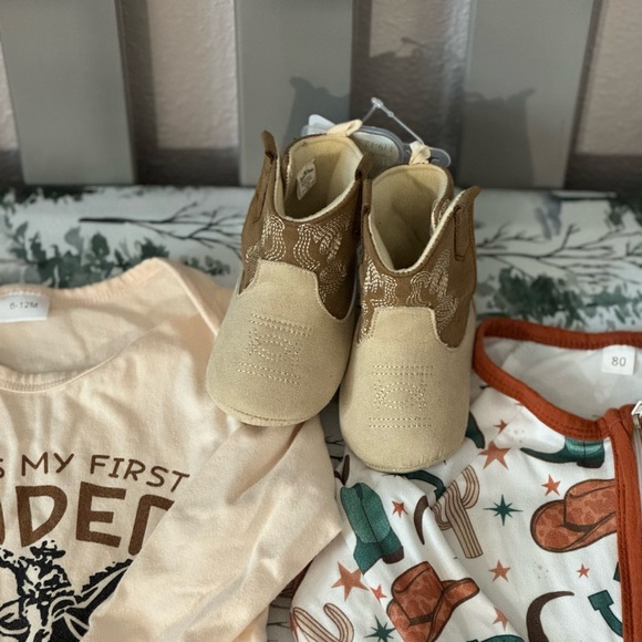 Baby Boy Western Rodeo Cowboy Boots Texas Baby Clothing Bundle Sz 6 Months - Picture 4 of 6
